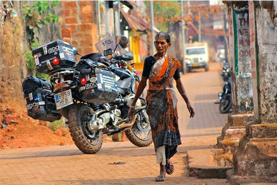 VUELTA AL MUNDO EN MOTO